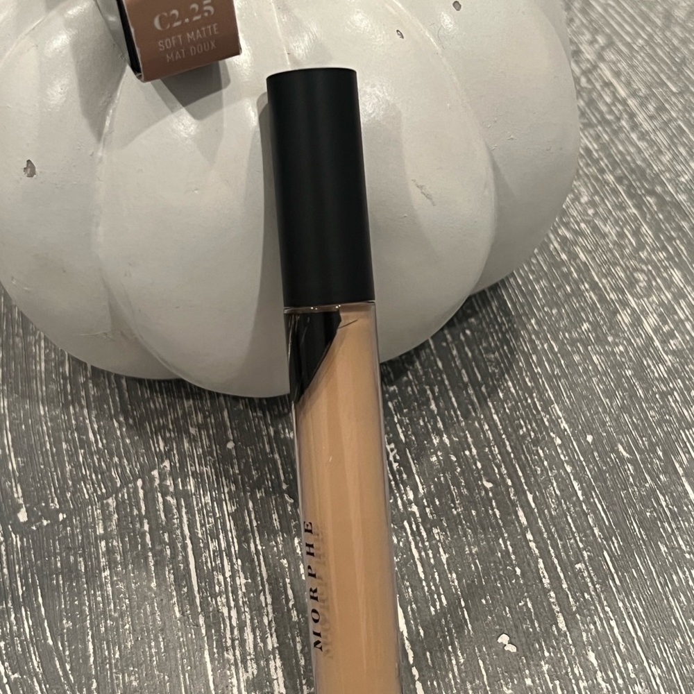 MAKEUP BUNDLE of 7 items only for $35 - Picture 8 of 16